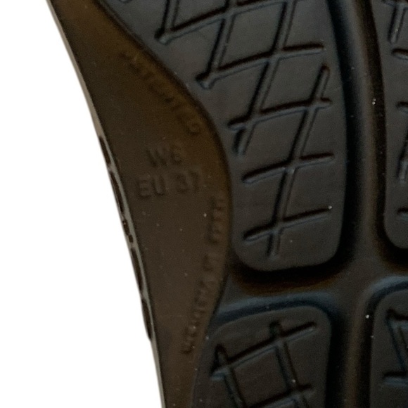 OOFOS Sandals Womens Size 6 Oolala Satin Thong Flip Flop Comfort Cushion Walking - Picture 8 of 9